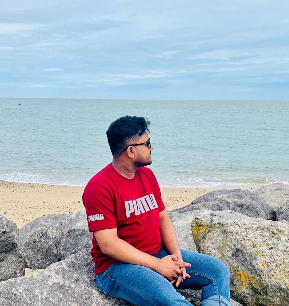 About Me 6 me watching sea2